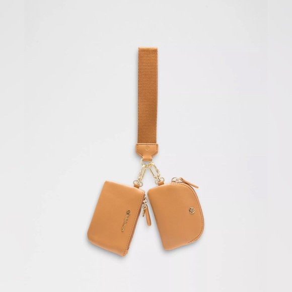 27🆕🌵Lululemon Dual Pouch Wristlet Cactus Leather Chestnut Brown/Gold - Picture 2 of 7